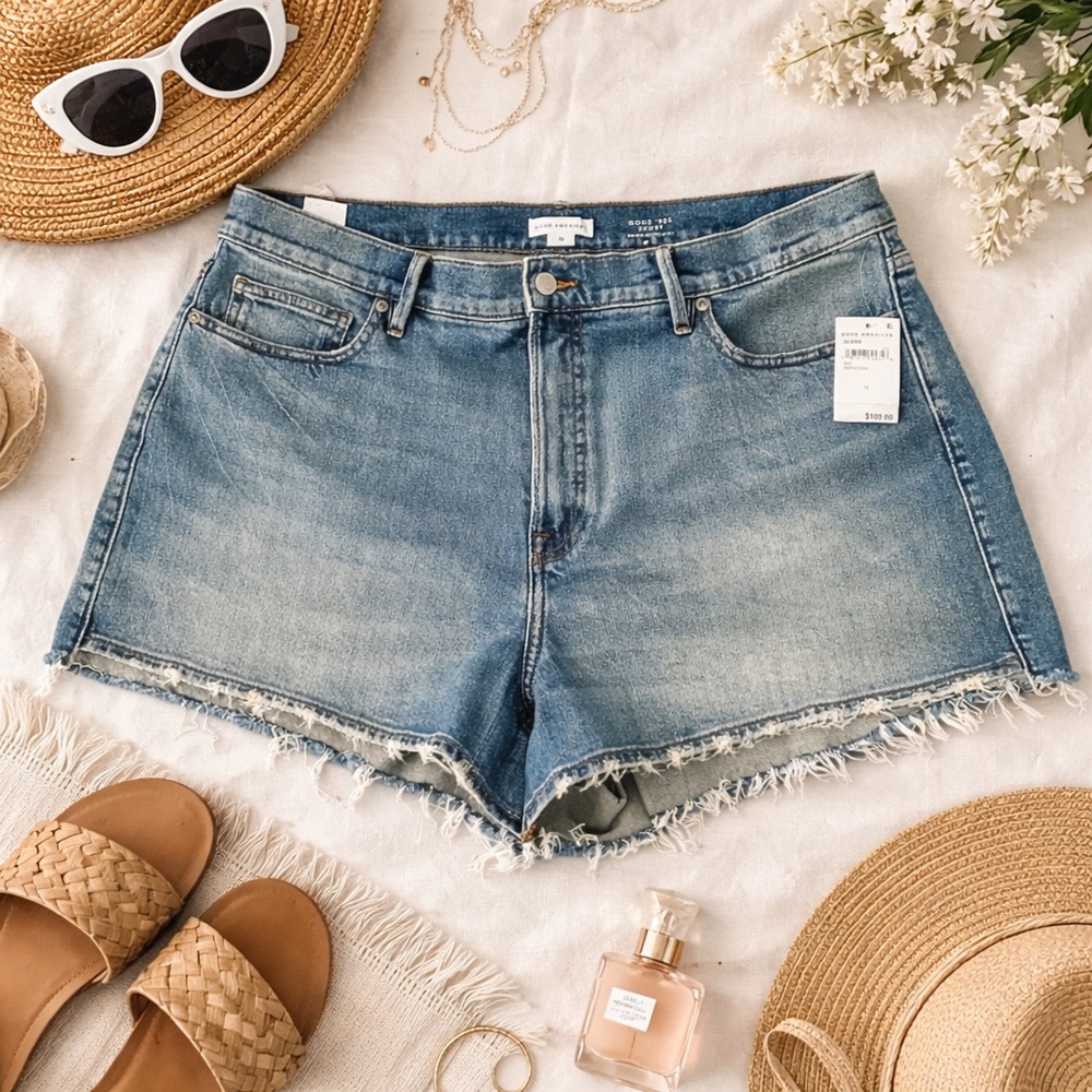 Good American Good 90s Denim Blue Jean Shorts Style GFD308 - Size 16 NWT